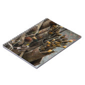 古い錆びたスズ缶のアーティストペイントブラシ ノートブック (左側)