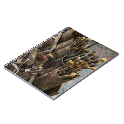 古い錆びたスズ缶のアーティストペイントブラシ ノートブック (左側)