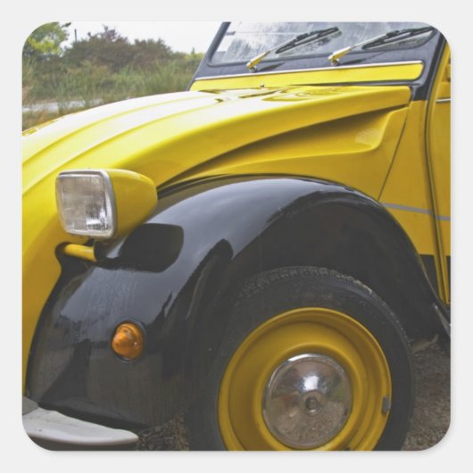 古い黒と黄色のシトロエン 2CV 2 CV、 スクエアシール (正面)