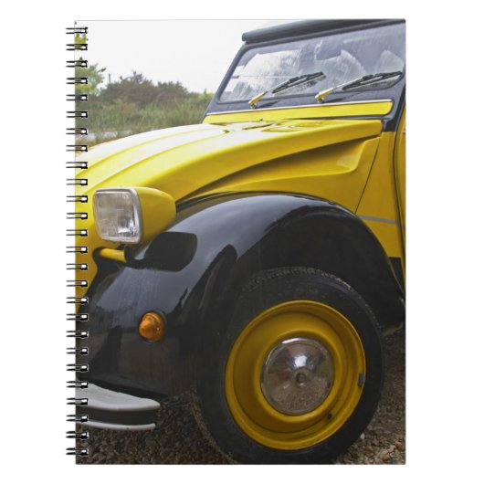 古い黒と黄色のシトロエン 2CV 2 CV、 ノートブック (正面)