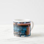 古くて錆びたアトラス帝国ディーゼルエンジンInde エスプレッソカップ (正面右)