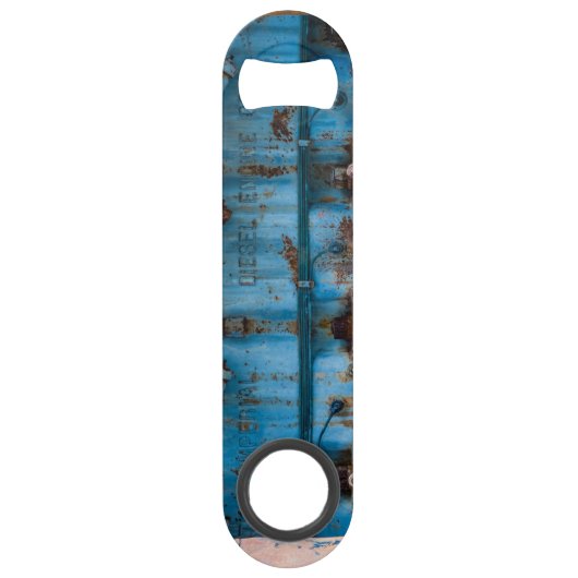 古くて錆びたアトラス帝国ディーゼルエンジンInde スピード栓抜き (正面)