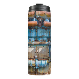 古くて錆びたアトラス帝国ディーゼルエンジンInde タンブラー