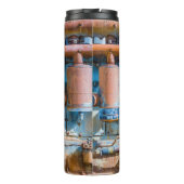 古くて錆びたアトラス帝国ディーゼルエンジンInde タンブラー (裏面)