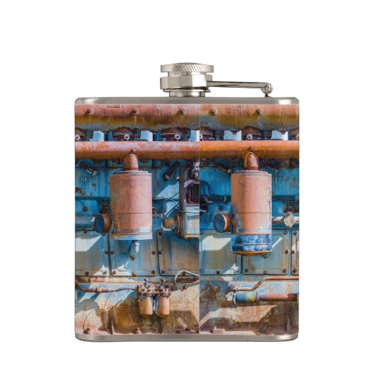 古くて錆びたアトラス帝国ディーゼルエンジンInde フラスク (裏面)