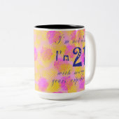 古くない – 21歳の経験を持つ2トーンC ツートーンマグカップ (正面右)