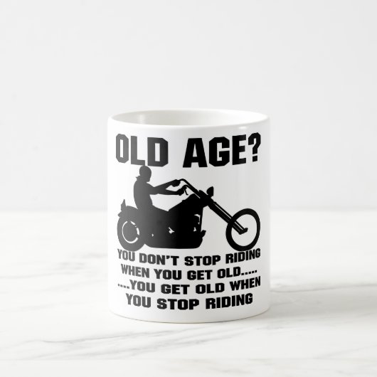 古くなる古くなるとき乗ることを止めません コーヒーマグカップ (中央)
