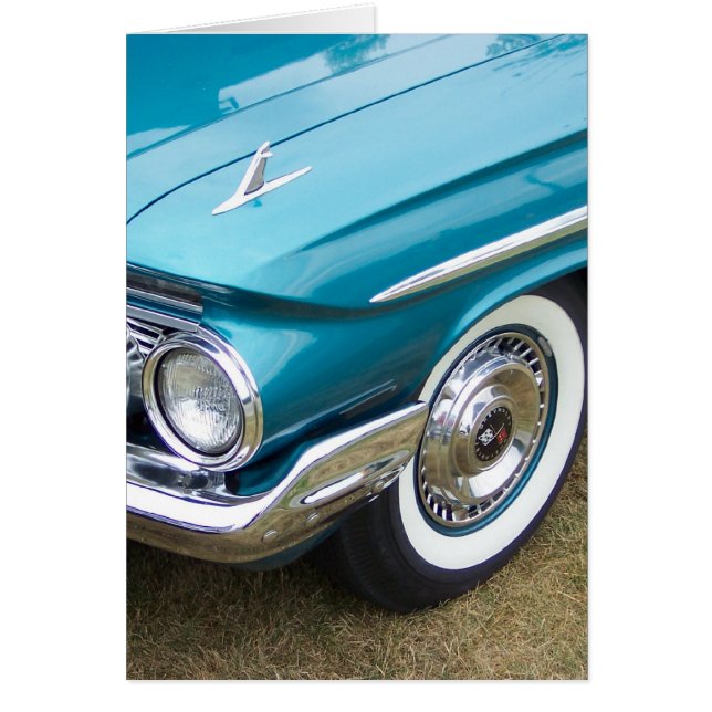 古くクラシックな車のインパラ (正面)