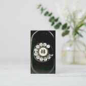 古く擦り切れたなベークライトの電話回転式のダイヤルは私を電話します コーリングカード (スタンド正面)