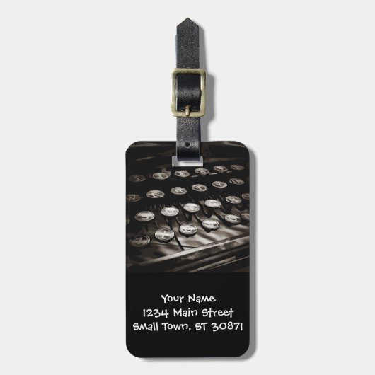古く旧式なタイプライターは白黒を調整します ラゲッジタグ (正面縦)