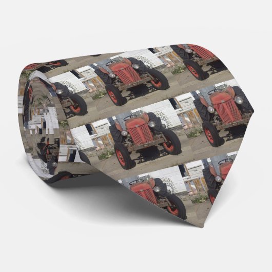 古く赤いトラクター ネクタイ (ロール)