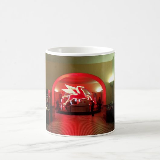 古く赤いロビーの古いマグノリアペガソス コーヒーマグカップ (中央)