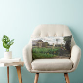 古く赤い納屋および錆ついたトラックのLumbarの装飾用クッション ランバークッション (椅子)