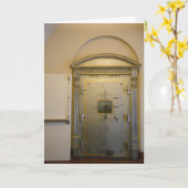 「古ホテルのドア」誕生日カード カード (黄色い花)