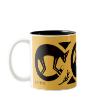 古代のキツネと花のインディアン黄色のマグカップ