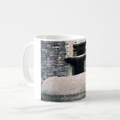 古代のスパイラルアートシンボル、アイルランドのニューグランジ。 コーヒーマグカップ (正面左)