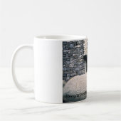 古代のスパイラルアートシンボル、アイルランドのニューグランジ。 コーヒーマグカップ (左)