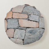 古代の城の古い石の壁。抽象芸術、古代 ラウンドクッション (裏面)