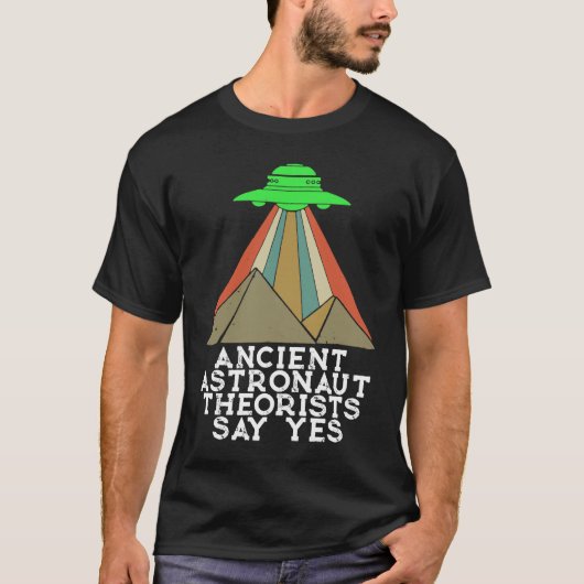 古代の宇宙飛行士の快適な言うYesエイリアンUFO Pyr Tシャツ (正面)