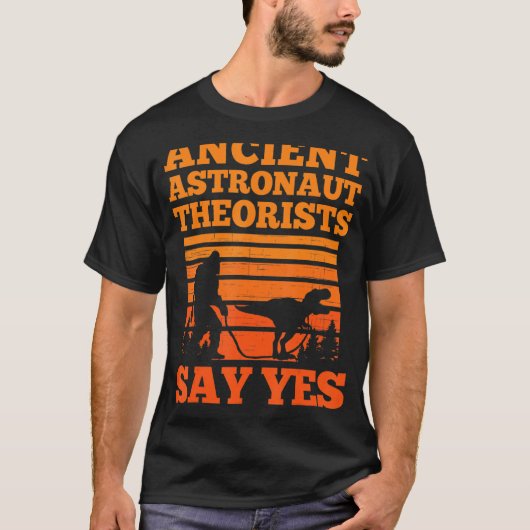 古代の宇宙飛行士の理論家はYes満月アストロと言う Tシャツ (正面)