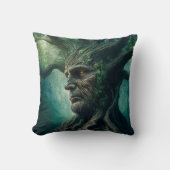 古代の木の神秘的な森のワイズ顔 クッション (正面)