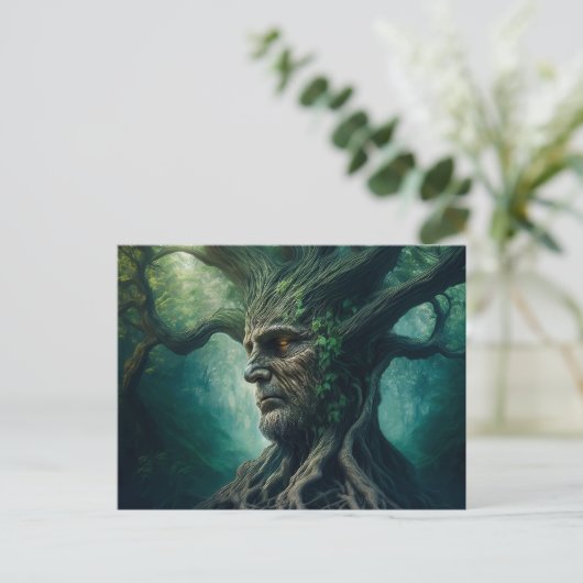 古代の木の神秘的な森のワイズ顔 ポストカード (スタンド正面)