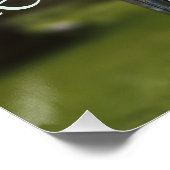 古代の石の前でポーズをとるケルト人の女性 ポスター (コーナー)