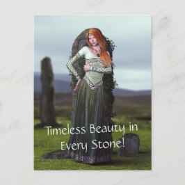 古代の石の前でポーズをとるケルト人の女性 ポストカード