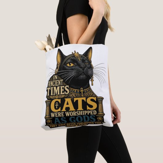 古代の黒猫の態度 トートバッグ (クローズアップ)