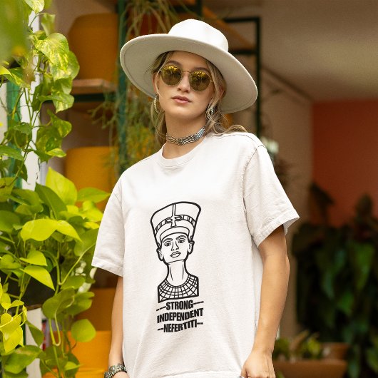 古代エジプトの強い女王ネフェティティ Tシャツ