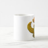 古代エジプトの神聖なオオタマオシコガネ-金ゴールド コーヒーマグカップ (中央)