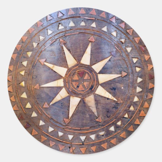 古代ギリシャのシンボル木材の民族的な太陽のモチーフを彫った ラウンドシール (正面)