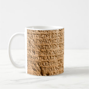 古代ギリ書シアの石の上に彫られた コーヒーマグカップ