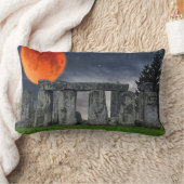 古代ストーンヘンジ&神秘的な赤い満月 ランバークッション (ブランケット)