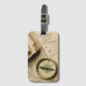 古代地図上の古いコンパス ラゲッジタグ (正面縦)