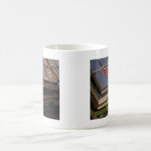 古書の積み重ね コーヒーマグカップ (中央)