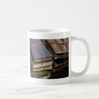 古書の積み重ね コーヒーマグカップ