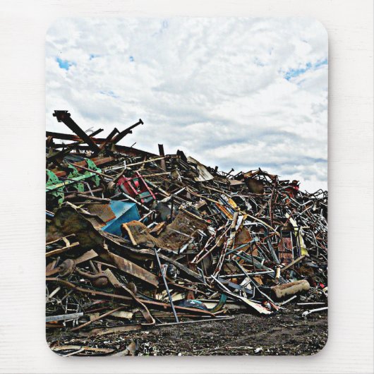 古物置場のリサイクルの金属のくず マウスパッド (正面)