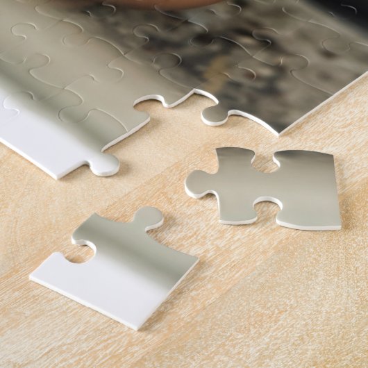 叫びのベビーのヴィンテージの人形の頭部の汚れた窓 ジグソーパズル (側面)