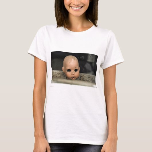 叫びのベビーのヴィンテージの人形の頭部の汚れた窓 Tシャツ (正面)