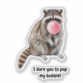 可愛いおもしろいアライグマ&ピンクバブル誕生日カード シール (正面)