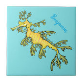 可愛いおもしろいチラシの海ドラゴン漫画イラストレーション タイル (正面)