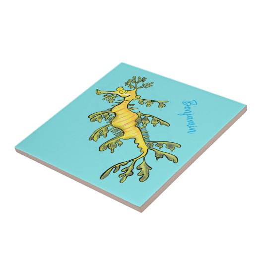 可愛いおもしろいチラシの海ドラゴン漫画イラストレーション タイル (側面)