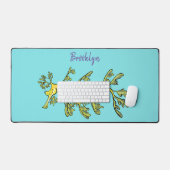 可愛いおもしろいチラシの海ドラゴン漫画イラストレーション デスクマット (キーボード&マウス)