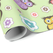 可愛いおもしろいトレンディーフクロウと花柄 ラッピングペーパー (ロールコーナー)