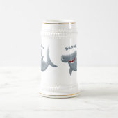 可愛いおもしろいハンマーヘッドシャーク漫画 ビールジョッキ (中央)