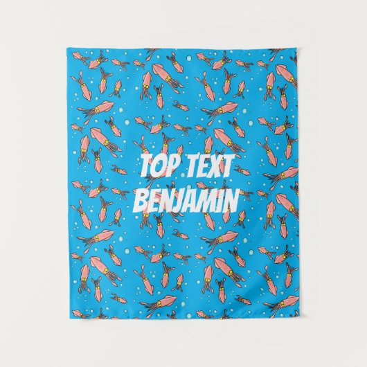 可愛いおもしろいピンクのイカ漫画 タペストリー (正面)