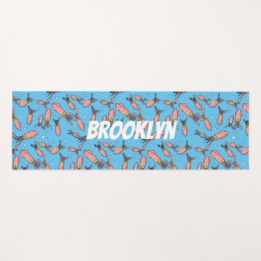 可愛いおもしろいピンクのイカ漫画 ヨガマット (正面(横))