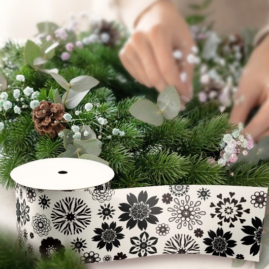 可愛いおもしろいモダン白黒フローラルパターン サテンリボン