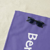 可愛いおもしろい緑のハッピーカメレオン ビーチタオル (インサイチュ)